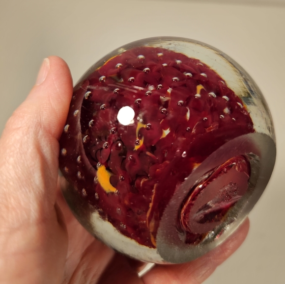 Murano Glass Apple Paperweight - Picture 10 of 11